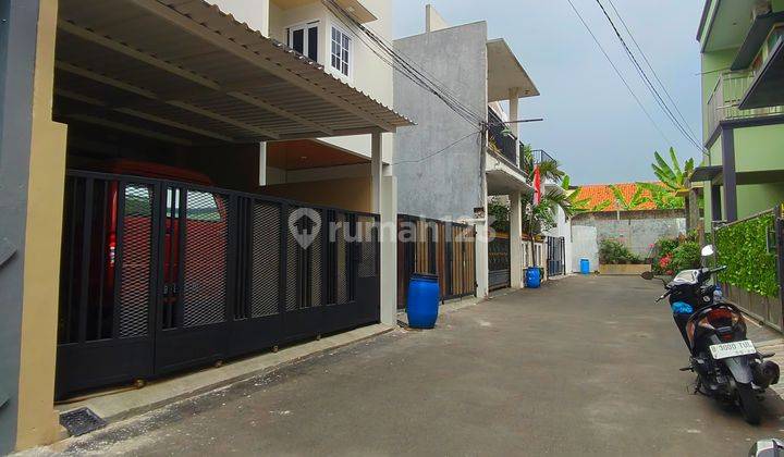 Dijual Rumah Secondary  2,5 Lantai +rooftop Dalam Komplek Di Kalisari -Jakarta Timur. 2