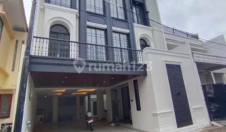 Dijual Rumah Mewah Private Pool Dalam Cluster
