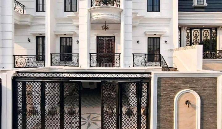Dijual Rumah Tiga Setengah Lantai Rooftop 1