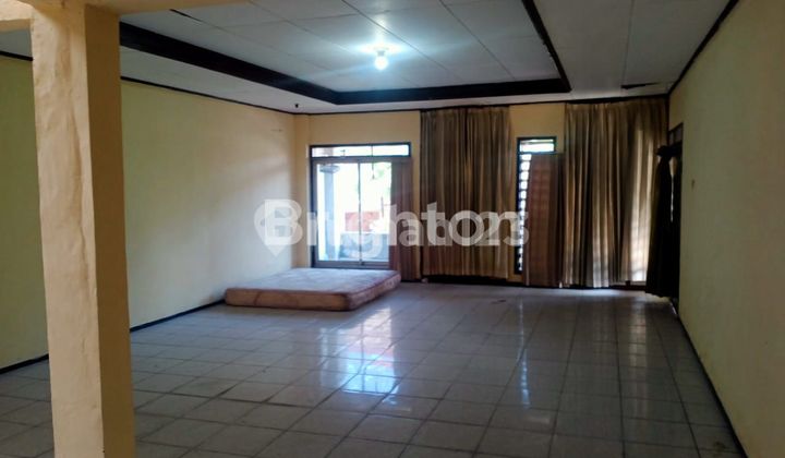 MANYAR REJO 2-STORY HOUSE, 13 METERS WIDE, SUITABLE FOR BOARDING, WIDE STREET FRONTAGE, ONLY 13 MILLION/METER STILL NEGOTIABLE.