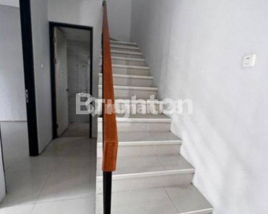 Rumah Sewa 2 Lantai Cluster Pondok Tjandra Terbaru Row Jalan Lebar Selangkah ke Akses Tol Tambak Sumur, Sekolah Petra 2
