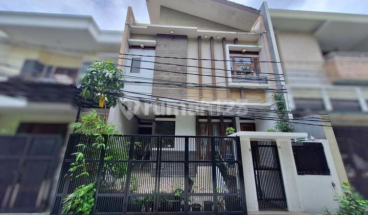 Rumah Dijual Semi Furnished Green Ville Lokasi Depan Taman 144M2