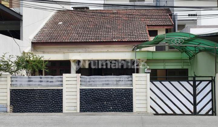 Rumah 2 Lantai Dijual Taman Ratu Hadap Barat - LT 200M2 2