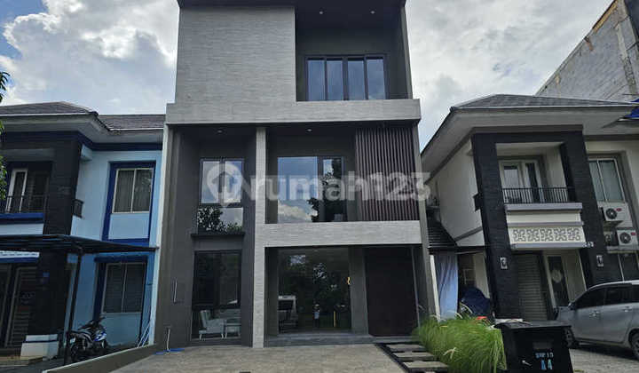 3-Story House for Sale in Alam Sutera Feronia, East-Facing - Land Area 160m²