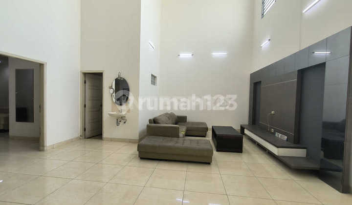 Dijual Rumah 2 Lantai Siap Huni LT 220m2 Perumahan Green Ville  Luas Tanah 220m2 Dimensi 11m x 20m Luas Bangunan 270m2 Kamar Tidur 3+1 Kamar Mandi 4 Hadap utara Listrik 3500 watt Sertifikat SHM Air PAM 2