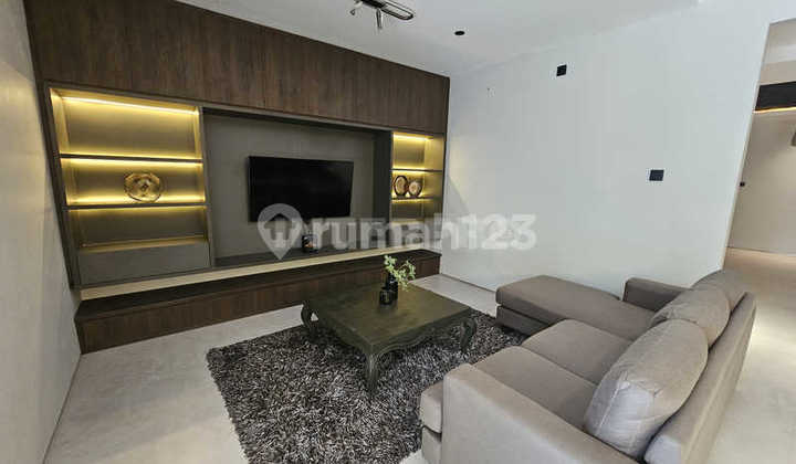 3-Story House for Sale in Alam Sutera Feronia, East-Facing - Land Area 160m²