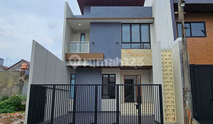 Rumah Brand New Dijual Taman Villa Meruya Hadap Selatan - 126M2