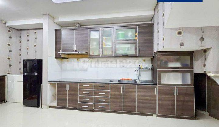 Rumah Dijual Minimalis 2,5 Lantai Taman Ratu Lt 108m2 Jalanan Lebar 2