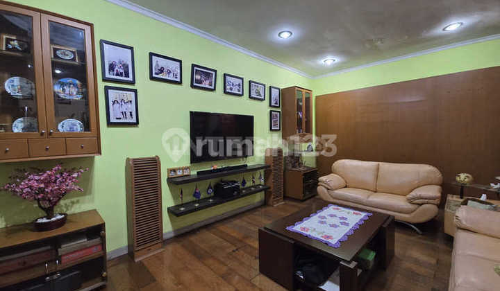 Rumah 2,5 Lantai Puri Indah Dalam Cluster Hadap Timur - LT 200m2