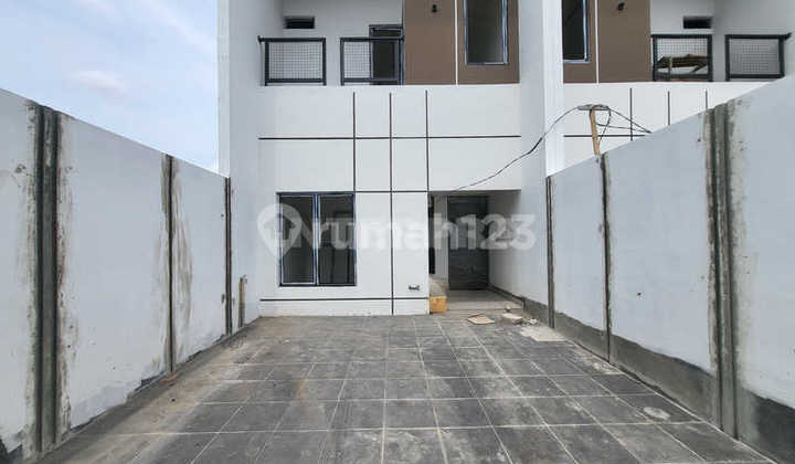 Rumah Brand New 3 Lantai Dijual Kavling Dki Bebas Banjir - 100M2 2