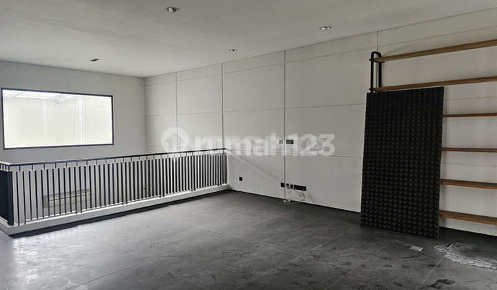 Rumah Dijual Alam Sutera Cluster Victoria Furnished - LT 300M2 2