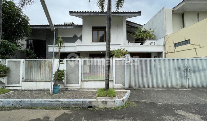 Spacious 2-Storey Interconnected House in Kebon Jeruk Facing North - 324M2 Spacious 2-Storey Interconnected House in Kebon Jeruk Facing North - 324M2
