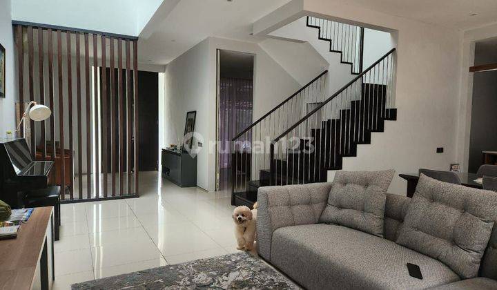 ruang keluarga rumah crystal golf semi furnish