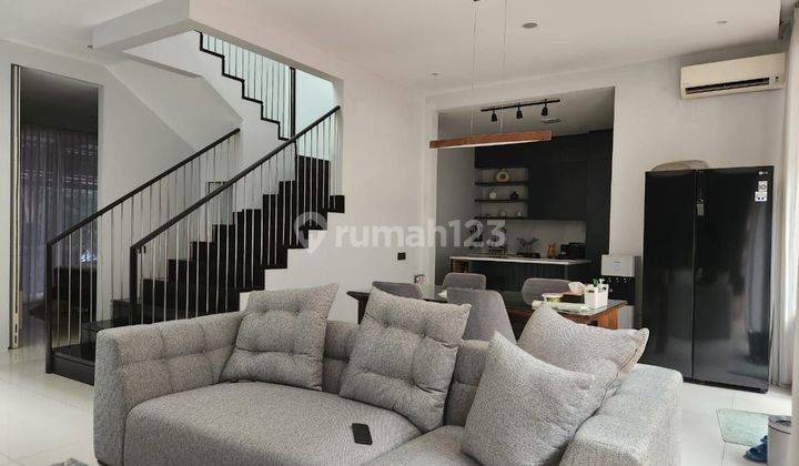 ruang keluarga rumah crystal golf semi furnish