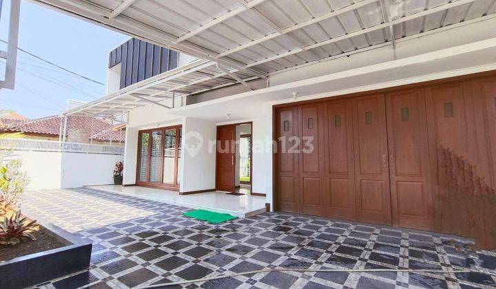 Rumah Besar Hook Harga Menarik  Margacinta Buah Batu Kotamadya Bandung Dekat Tol 1