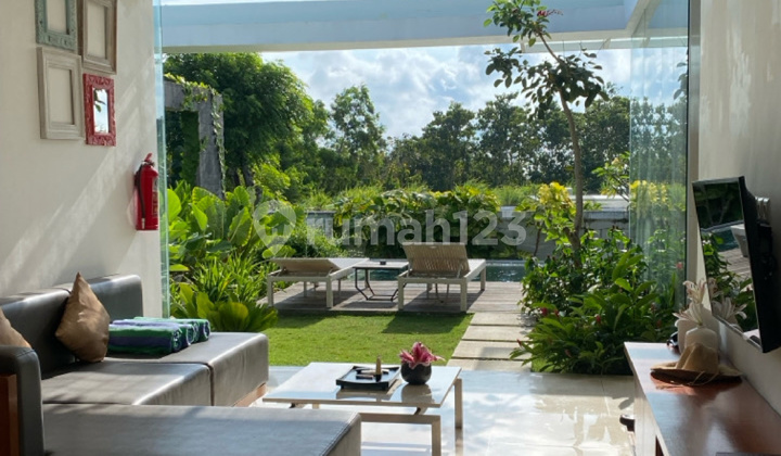 FOR SALE TROPICAL VILLA INSIDE RESORT IN ULUWATU