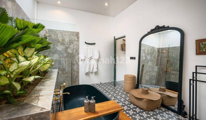 Luxury 4 BR Villa Berawa Canggu 5 Mins To The Beach 2