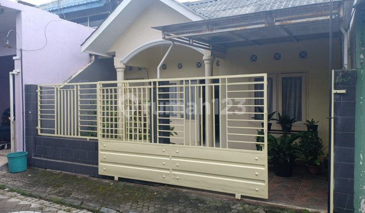 EARTH HOUSE MONDOROKO CONDITION NEEDS RENOVATION - SINGOSARI - MALANG EARTH HOUSE MONDOROKO CONDITION NEEDS RENOVATION - SINGOSARI - MALANG