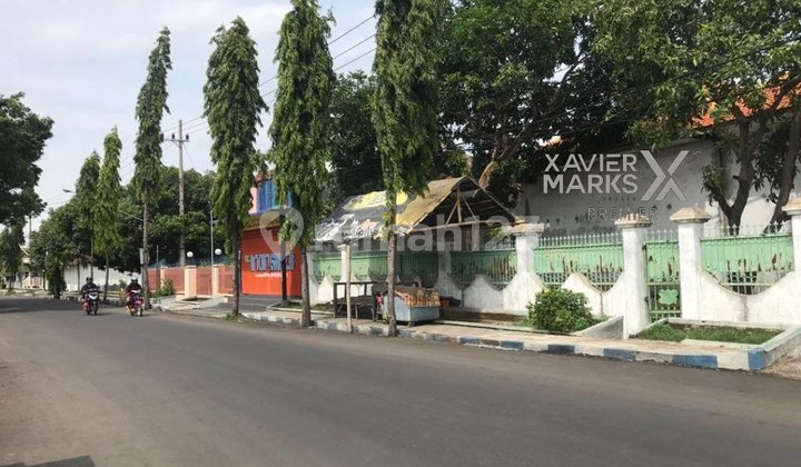 HOUSE ON THE MAIN ROAD IN SITUBONDO TOWN, NEAR THE TOWN SQUARE, SUITABLE FOR BUSINESS SITUBONDO. HOUSE ON THE MAIN ROAD IN SITUBONDO TOWN, NEAR THE TOWN SQUARE, SUITABLE FOR BUSINESS SITUBONDO.