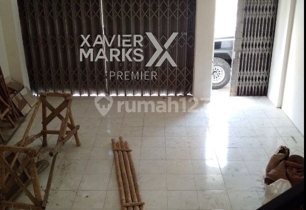 3 TOWNHOUSES IN A ROW ON THE SIDE OF KOL. SUGIONO MAIN ROAD, SUITABLE FOR BUSINESS/OFFICE SPACE IN MALANG. 2