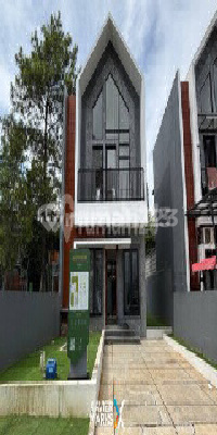 2-Story House in the Heart of Batu Tourism City, Suitable for a Villa 2