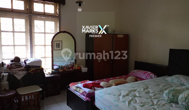 HOUSE ON BUNGA-BUNGA STREET, LOWOKWARU, MALANG Suitable for a boarding house or residence. 2
