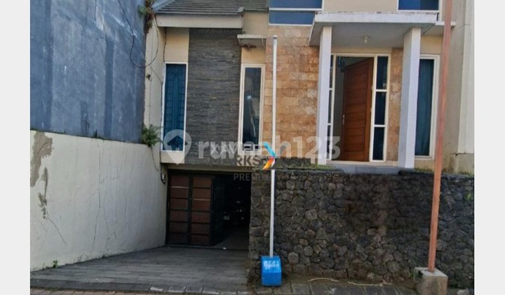RUMAH JL. BUNGA-BUNGA COCOK UNTUK RUMAH HUNIAN ATAU RUMAH KOS DEKAT UB SUHAT MALANG