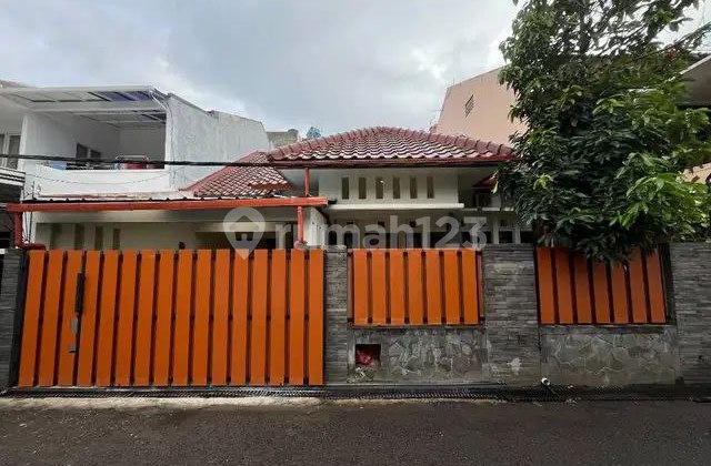 Rumah Minimalis Nyaman di Sayap Buah Batu dan Turangga