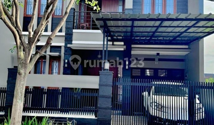 Classic Luxury House Ready to Occupy in Batununggal Complex