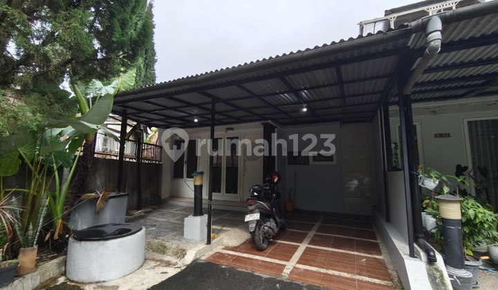 Comfortable Residential House in Cigadung Complex with a Serene and Pleasant Environment.