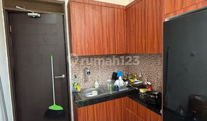 Comfortable Semi-Furnished Minimalist House in a Complex near Soekarno Hatta. 2