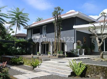 Rumah Mewah Bangunan Baru di Setiabudi Regency Semi Furnished Rumah Mewah Bangunan Baru di Setiabudi Regency Semi Furnished