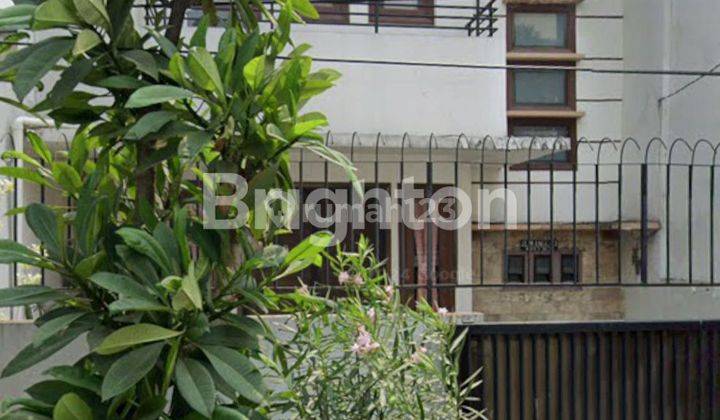 DISEWAKAN RUMAH 2 LANTAI SELESAI RENOVASI. SEMI FURNISHED. 1