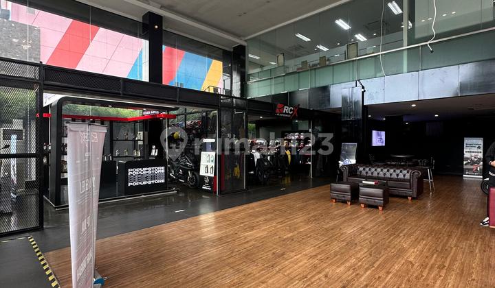 For Rent Showroom Business Space & Very Strategic Location