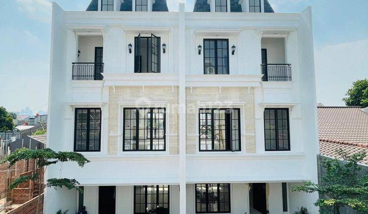 Brand New Rumah American Classic Design Dalam Townhouse Kalibata 1