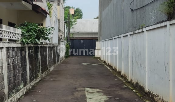 House for Sale in Pejaten Barat - Ready to Live In, Well-Maintained & Spacious Yard 2