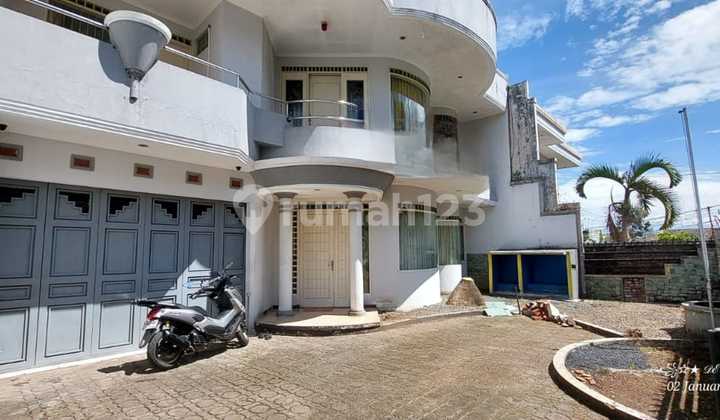 Disewakan Rumah Cocok Untuk Tempat Tinggal & Kantor di Sayap Suryasumantri Disewakan Rumah Cocok Untuk Tempat Tinggal & Kantor di Sayap Suryasumantri