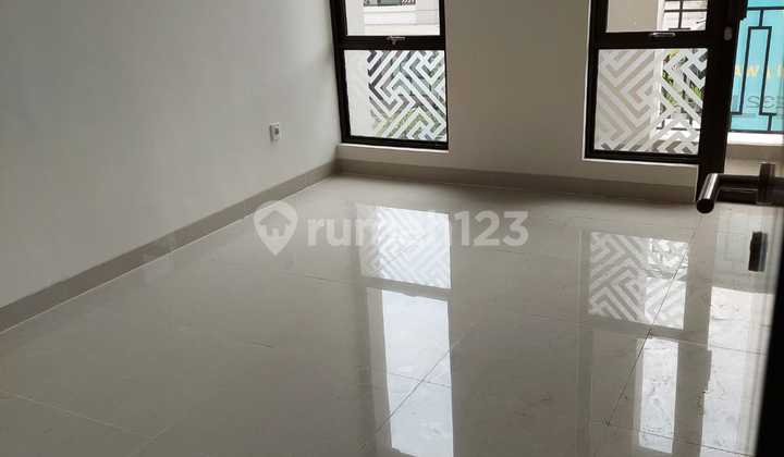 Dijual Rumah Kawasan Elite di Podomoro Park