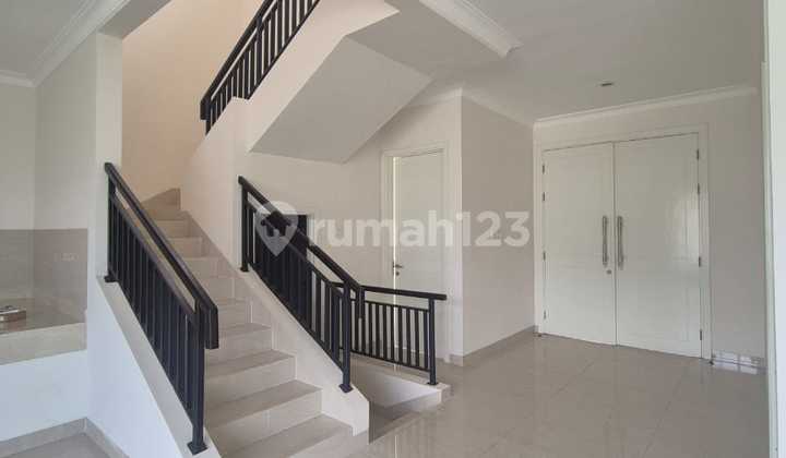 Disewakan Rumah Classic Lux di Podomoro Park View Danau