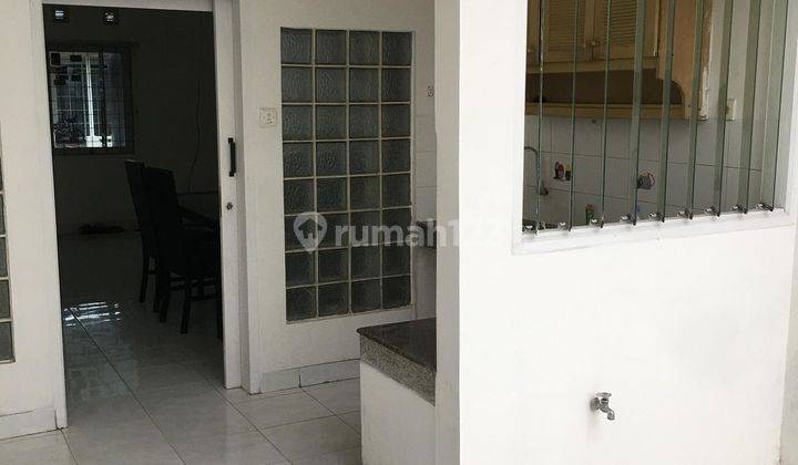 Disewakan Rumah Semi Furnish di Singgasana Pradana 1