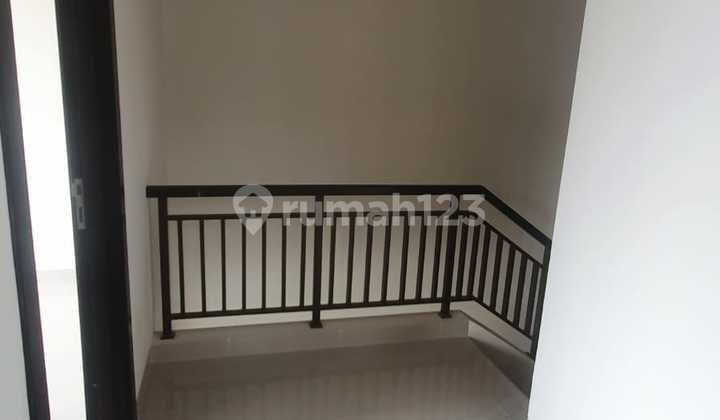 Dijual Rumah Murah Hoek Baru di Podomoro Park 2