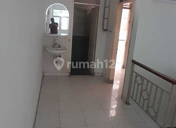 For Rent, 3-Story Shop House Ready for Business at Singgasana Pradana 2
