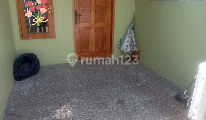 For Rent: Cute House in Front of the Park on Margahayu Raya For Rent: Cute House in Front of the Park on Margahayu Raya