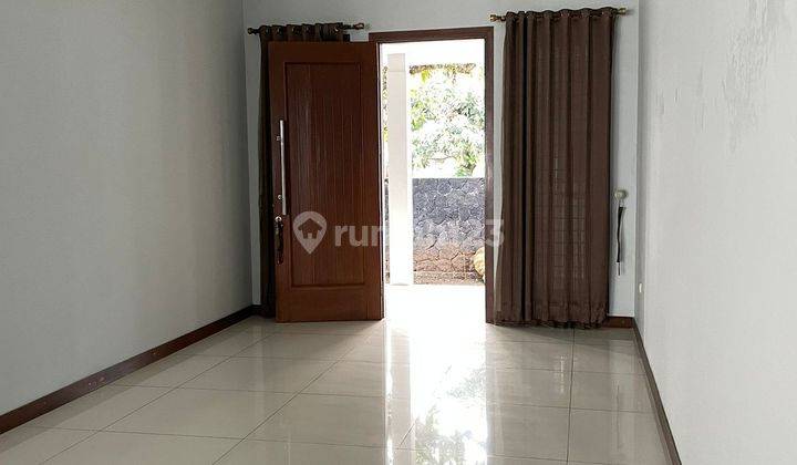 Disewakan Rumah Lux Semi Furnish Siap Pakai Di Cikutra Bandung
 2