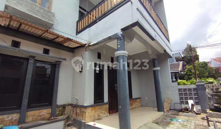 Rumah Luxury Siap Huni di Sariwangi dengan View Kota Cimahi dan Bandung