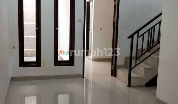 Disewakan Rumah Minimalis 2 Lantai di Turangga Disewakan Rumah Minimalis 2 Lantai di Turangga