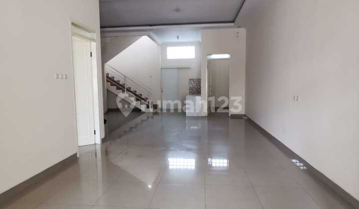 Disewakan Rumah Cocok Untuk Kantor di Turangga 1