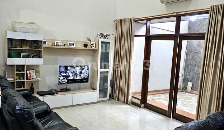 Dijual Rumah Bagus Siap Huni 2 Lantai di Taman Holis Bandung