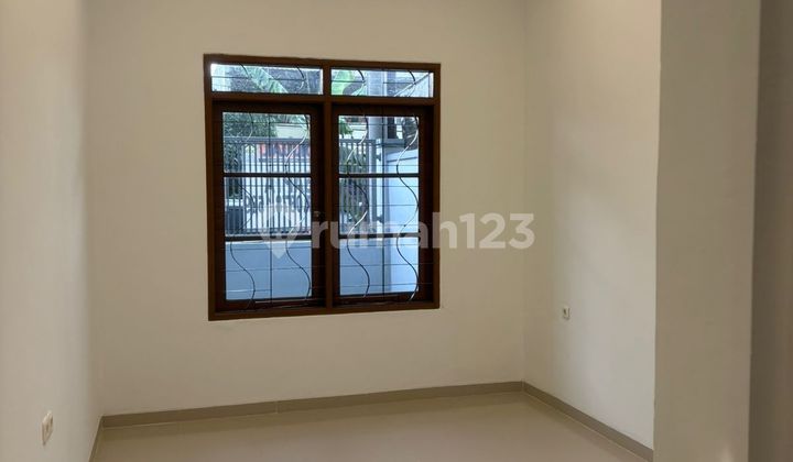 Jual Rumah Hoki Bangunan Oke Dekat Mainroad Taman Kopo Indah 3 2