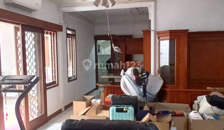 Disewakan Rumah Besar Cocok untuk Kantor di Sayap Moh Toha 1